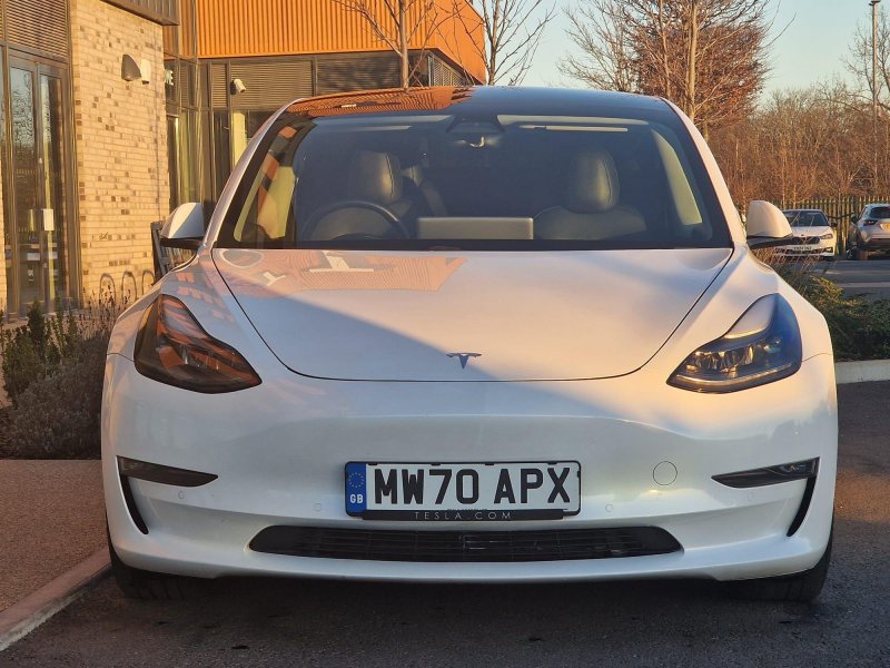 TESLA MODEL 3