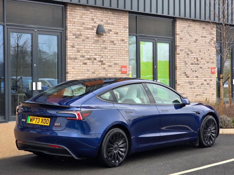 TESLA MODEL 3