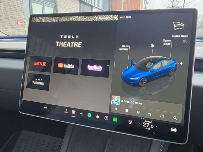 TESLA MODEL 3
