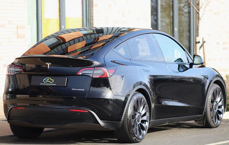 TESLA MODEL Y