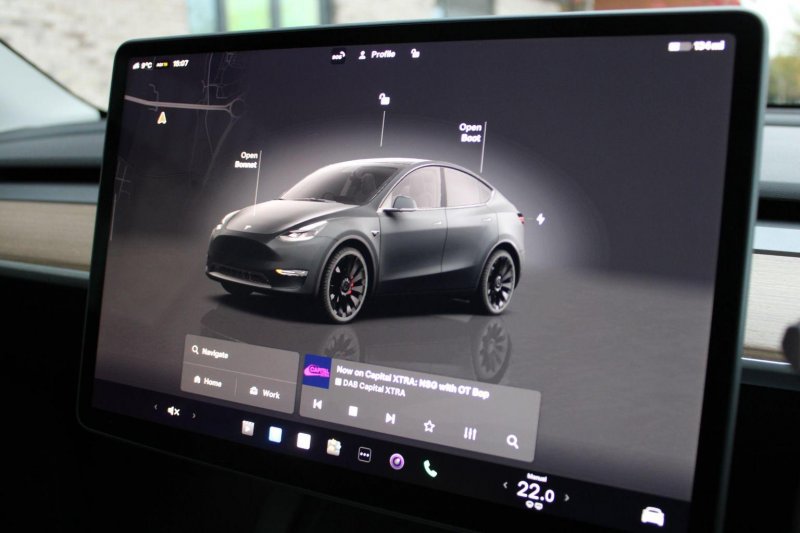 TESLA MODEL Y