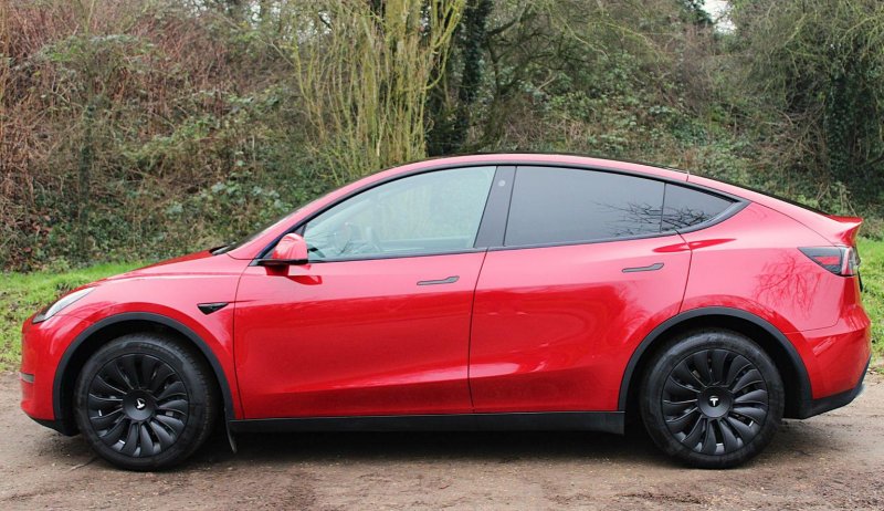 TESLA MODEL Y