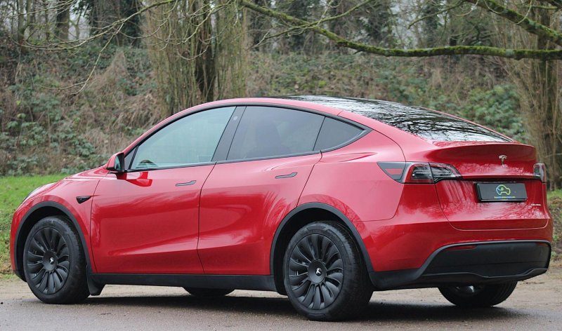 TESLA MODEL Y