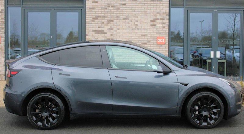 TESLA MODEL Y