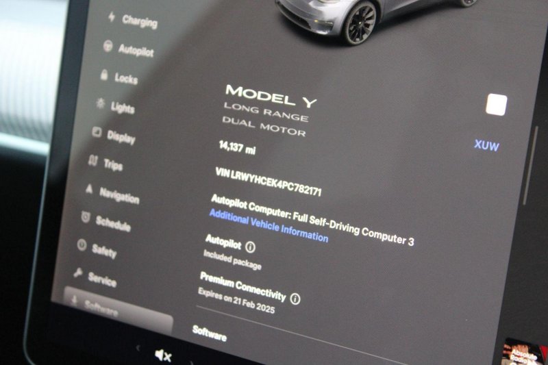 TESLA MODEL Y