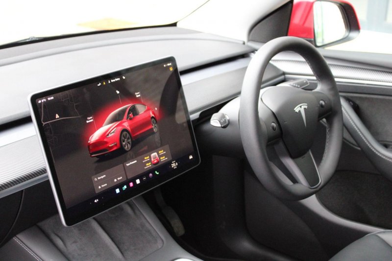 TESLA MODEL Y