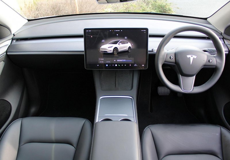 TESLA MODEL Y