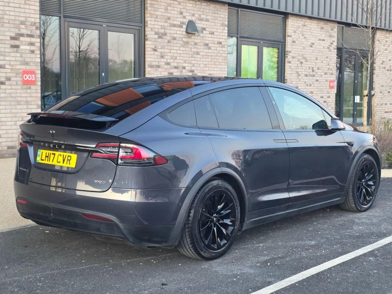TESLA MODEL X