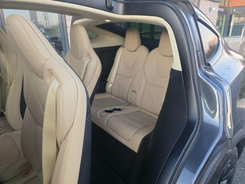 TESLA MODEL X