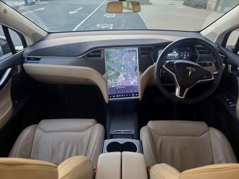TESLA MODEL X