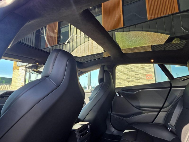 TESLA MODEL S