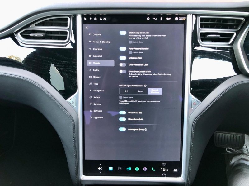 TESLA MODEL S