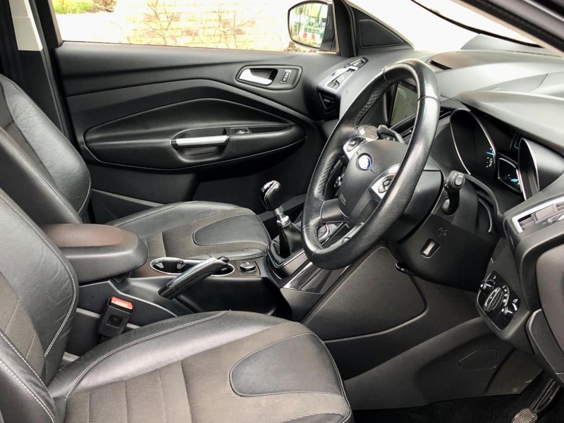 FORD KUGA