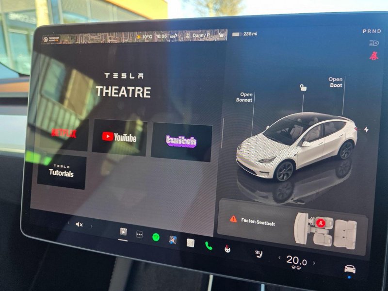 TESLA MODEL Y
