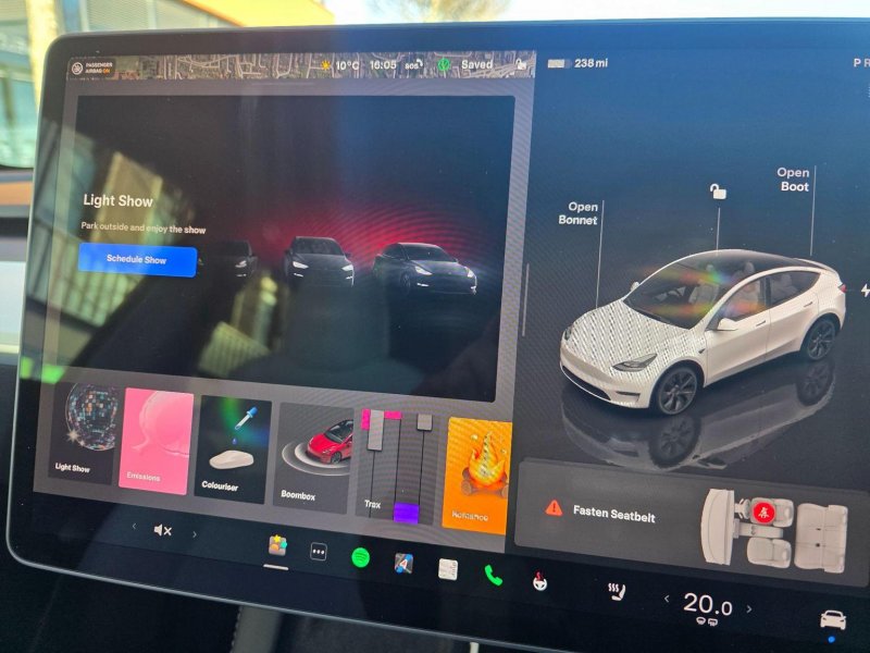 TESLA MODEL Y