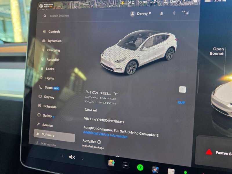 TESLA MODEL Y