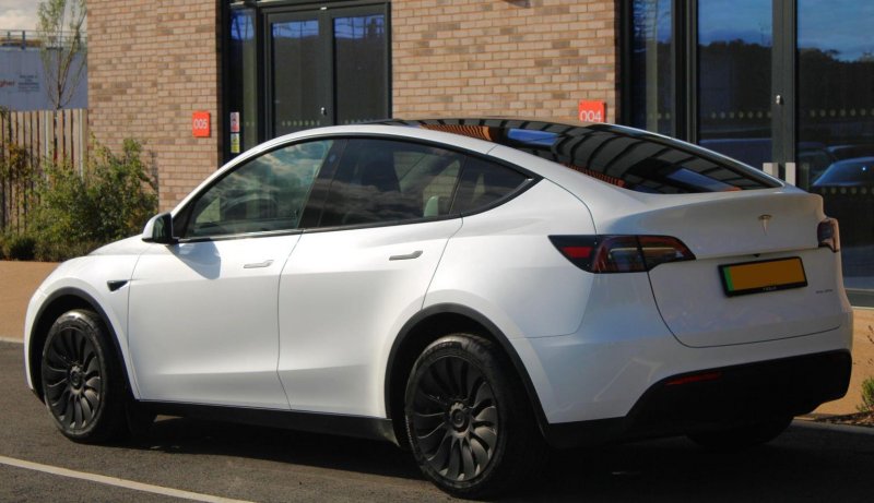 TESLA MODEL Y