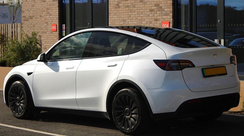 TESLA MODEL Y