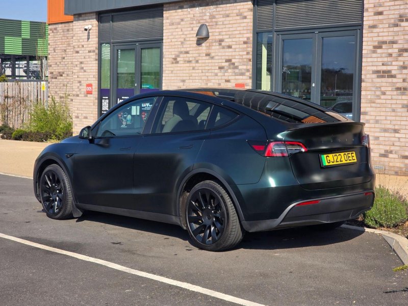 TESLA MODEL Y