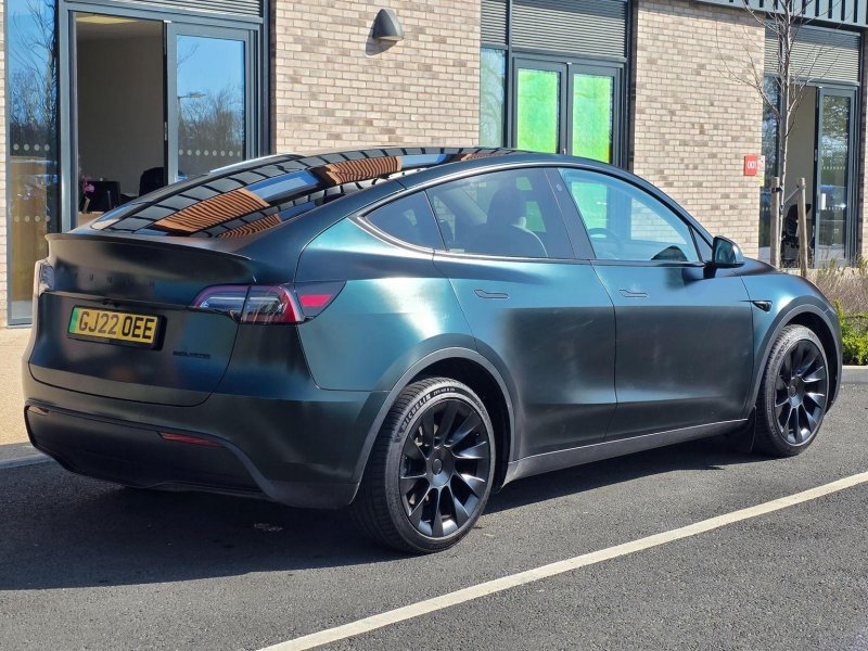 TESLA MODEL Y