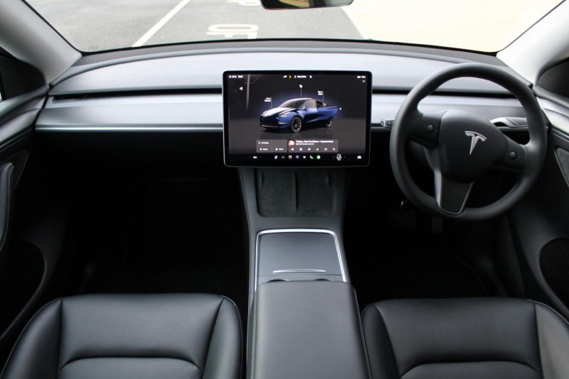 TESLA MODEL Y