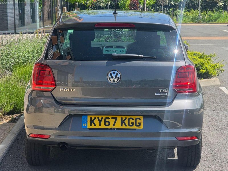 VOLKSWAGEN POLO