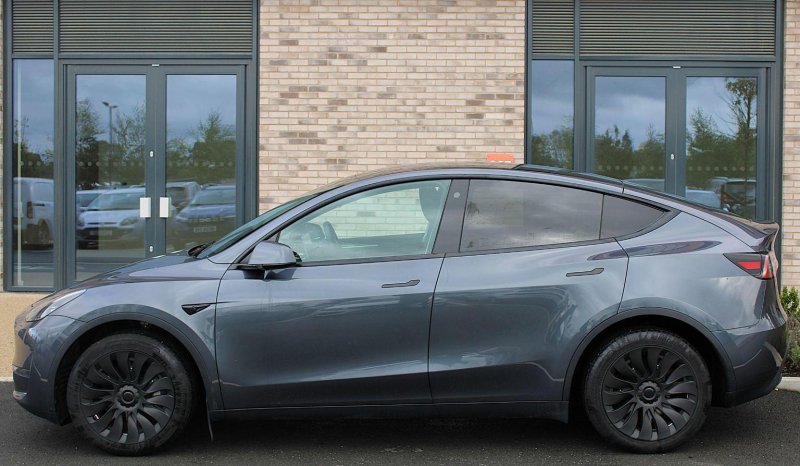 TESLA MODEL Y