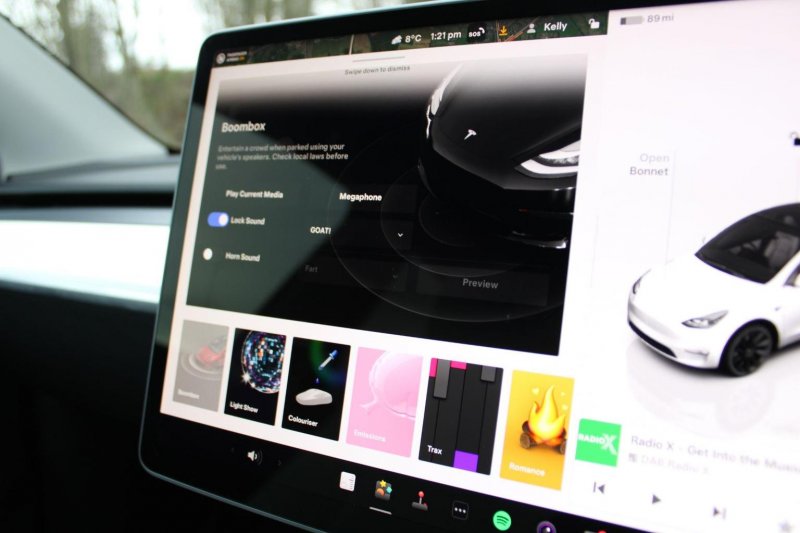 TESLA MODEL Y