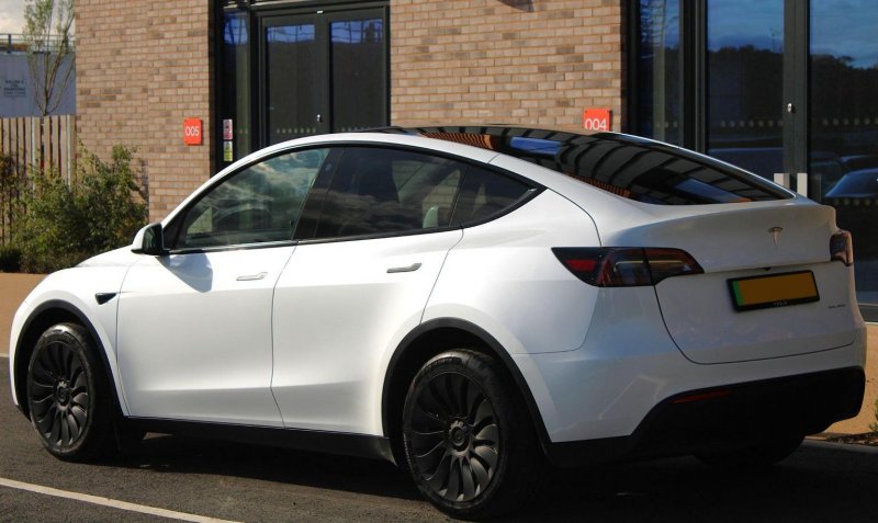 TESLA MODEL Y