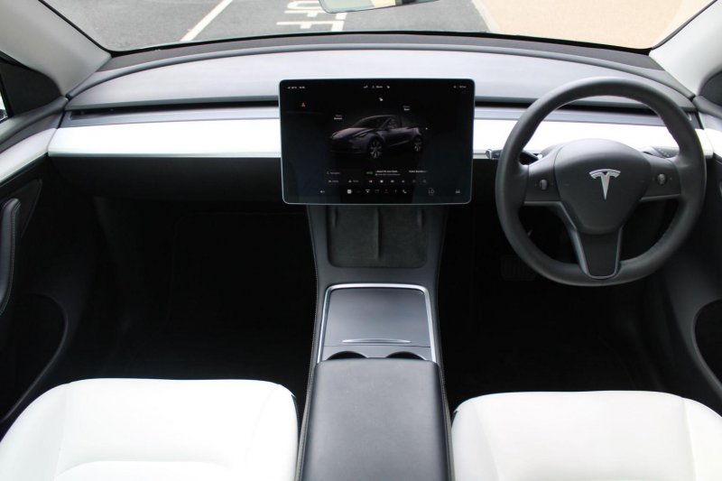 TESLA MODEL Y