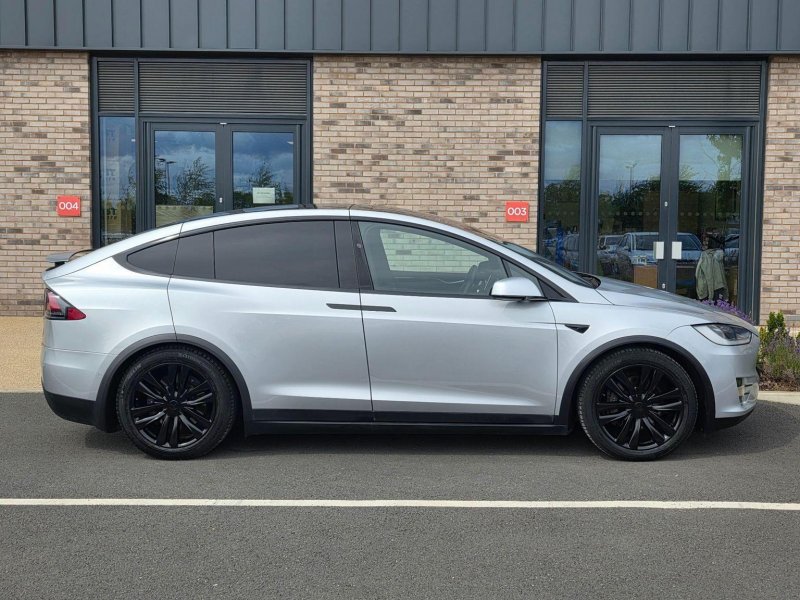TESLA MODEL X