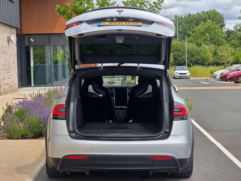 TESLA MODEL X