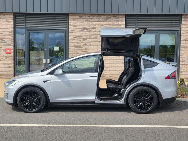 TESLA MODEL X