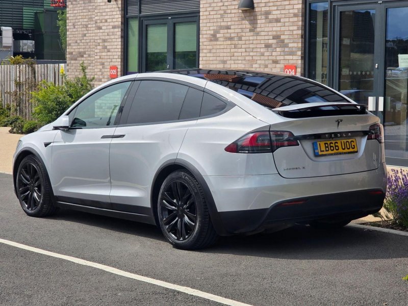 TESLA MODEL X