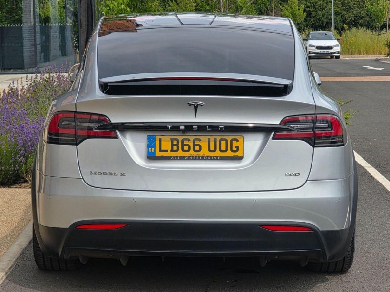 TESLA MODEL X