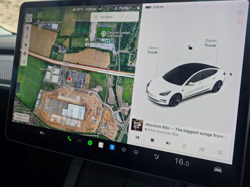 TESLA MODEL 3