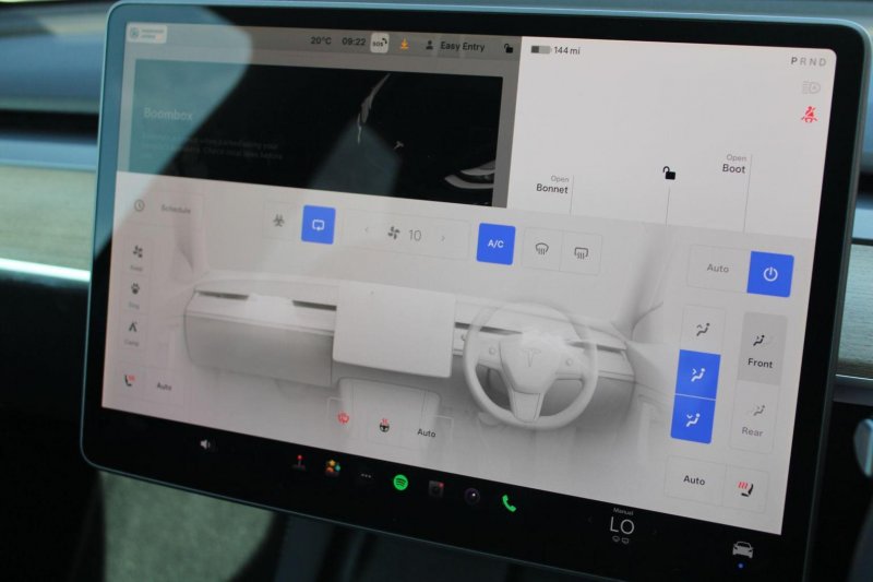 TESLA MODEL Y