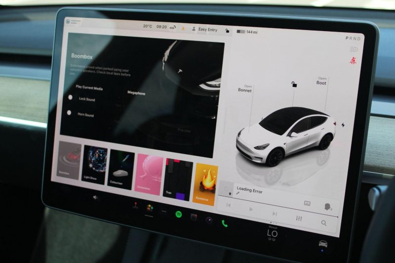 TESLA MODEL Y