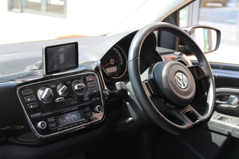 VOLKSWAGEN UP