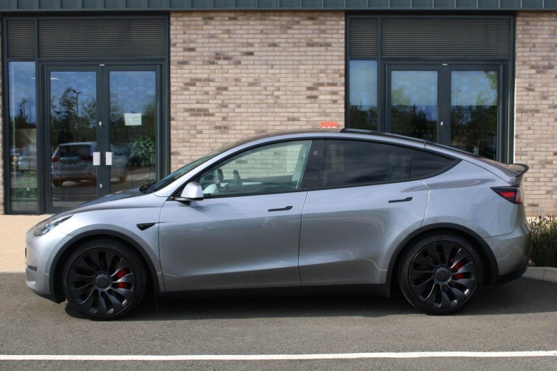 TESLA MODEL Y