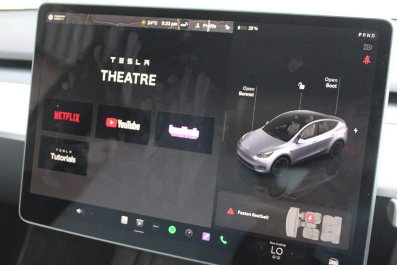 TESLA MODEL Y