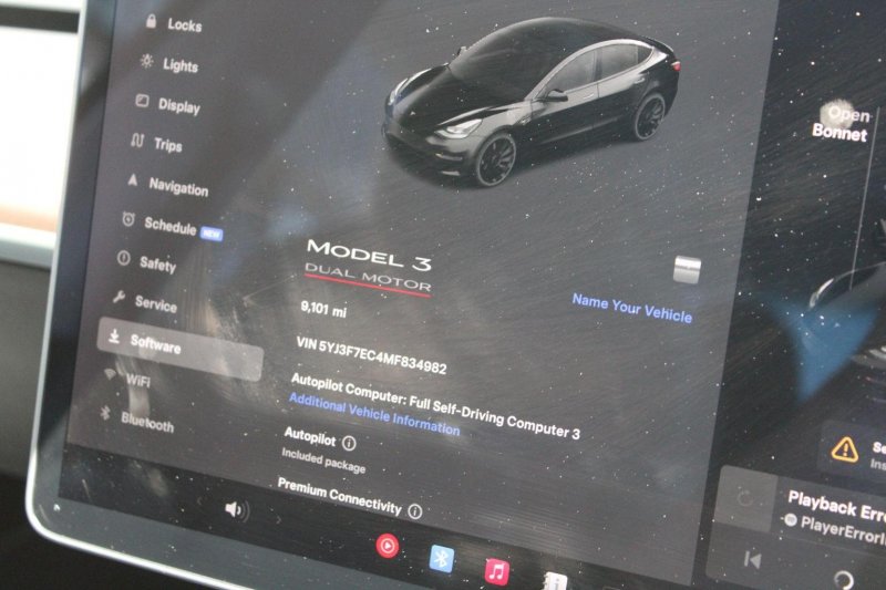 TESLA MODEL 3