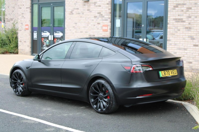 TESLA MODEL 3