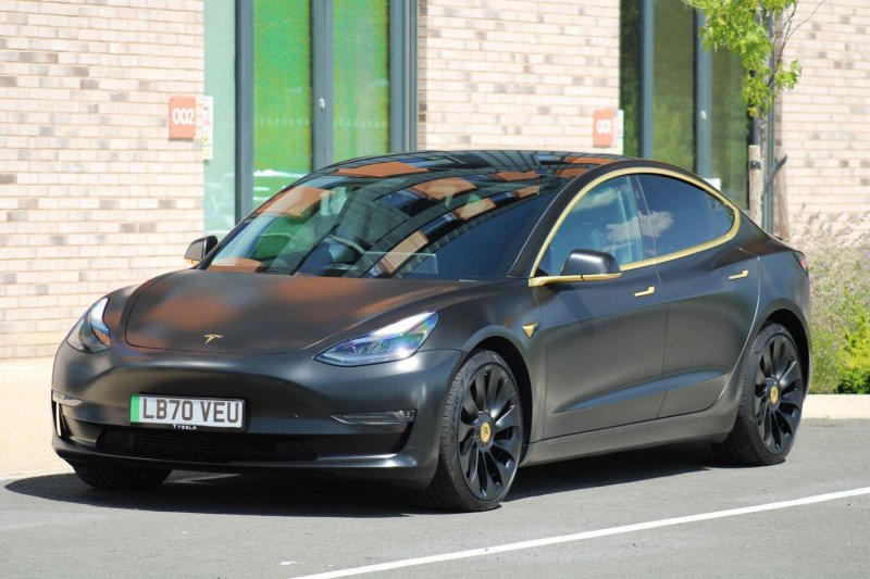 TESLA MODEL 3