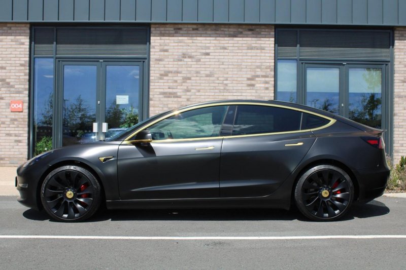 TESLA MODEL 3