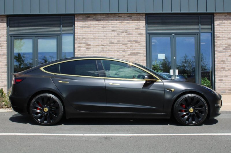 TESLA MODEL 3