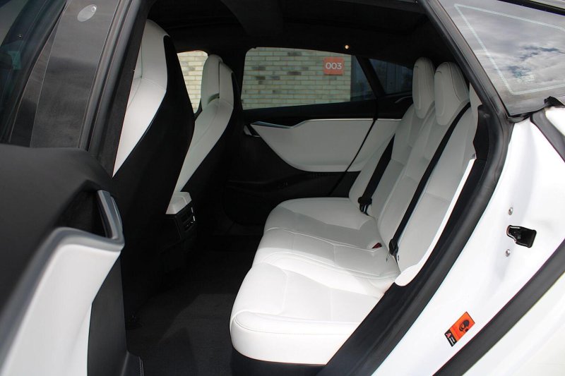 TESLA MODEL S