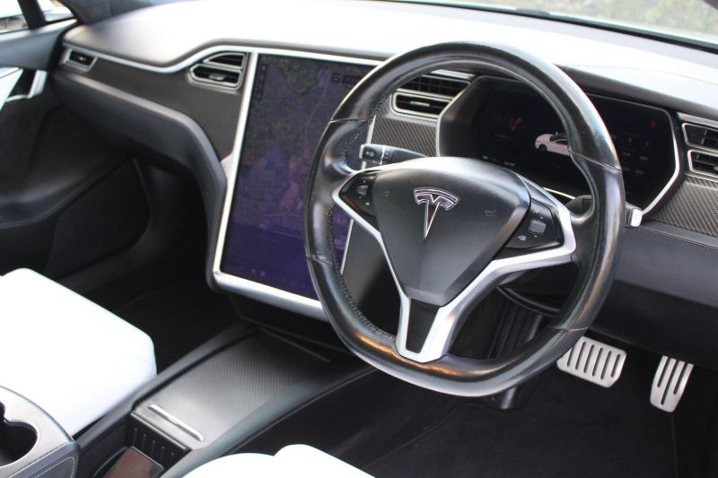 TESLA MODEL S