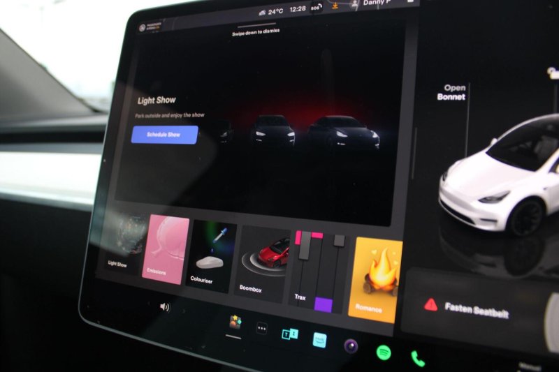 TESLA MODEL Y