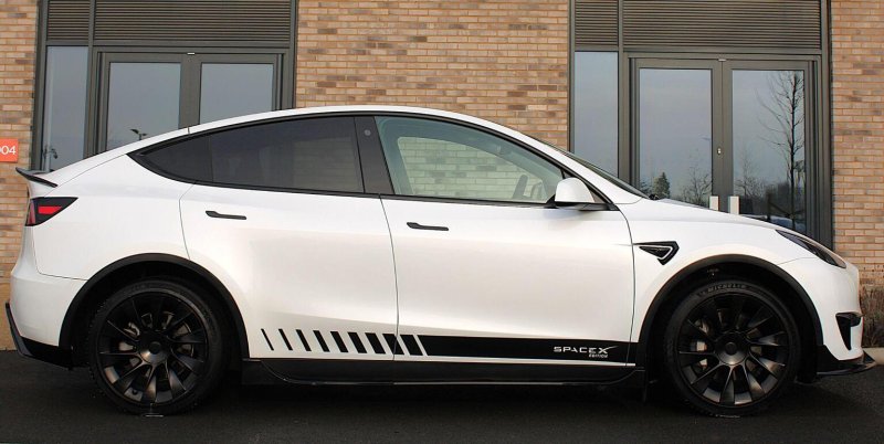 TESLA MODEL Y